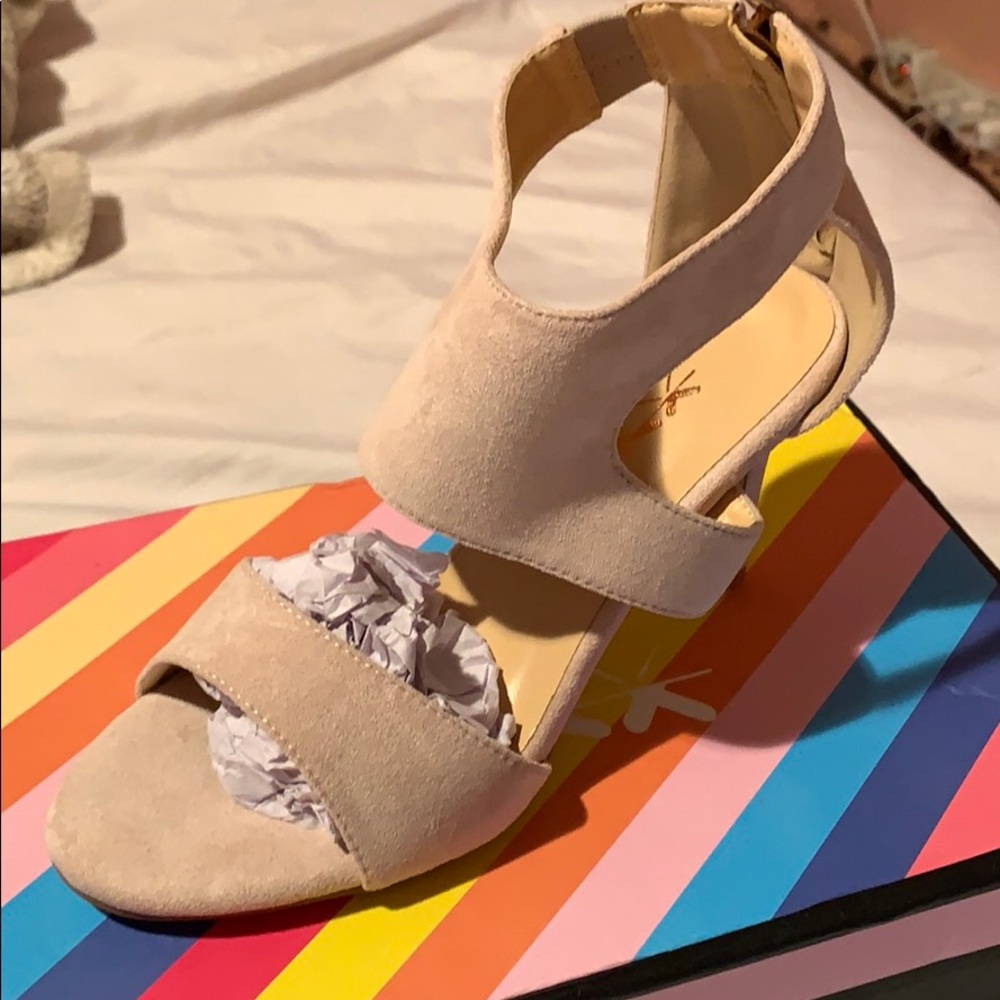 XYD Women Elegant Strappy Heeled Sandals. New!